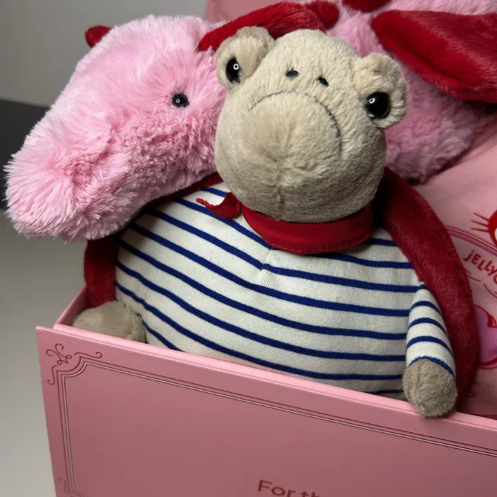 Timmy Turtle Romantic Outfit Jellycat closeup