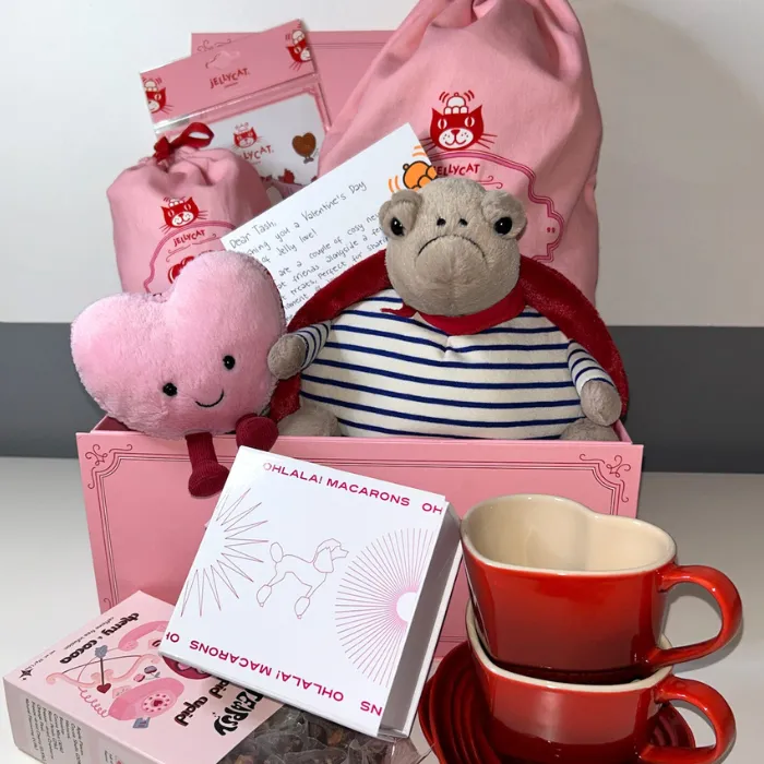 Full display of contents in Jellycat Valentines PR box